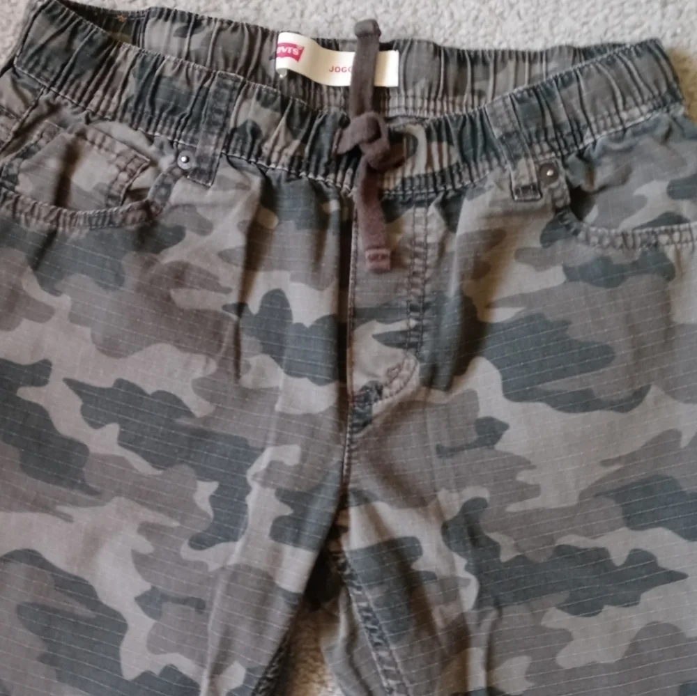 Levi's joggers boys youth size large  army fatigue colors elastic waist pants